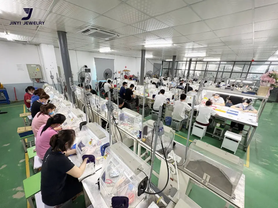 Precision jewelry assembly process at JINYI JEWELRY factory, focusing on detailed craftsmanship and QC.