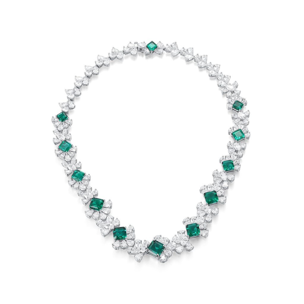 Elegant Necklace with Green and White Crystals for Sophisticated Look