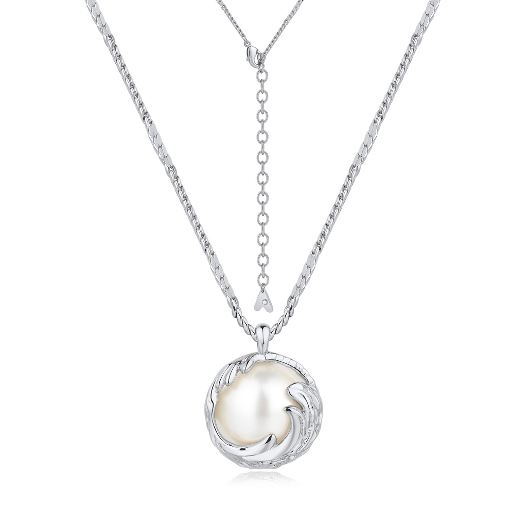 Elegant Silver Pearl Pendant Necklace with Flame-Inspired Frame